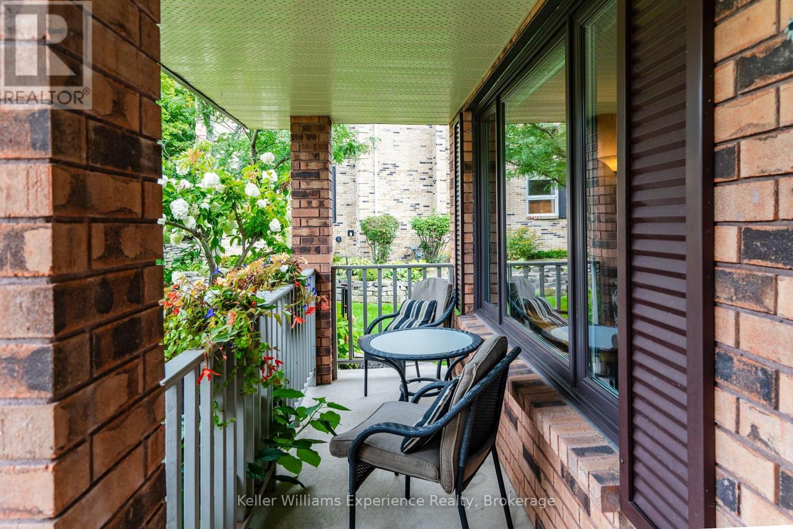 27 Rosewood Avenue, Springwater, Ontario  L0L 1X0 - Photo 4 - S13121912