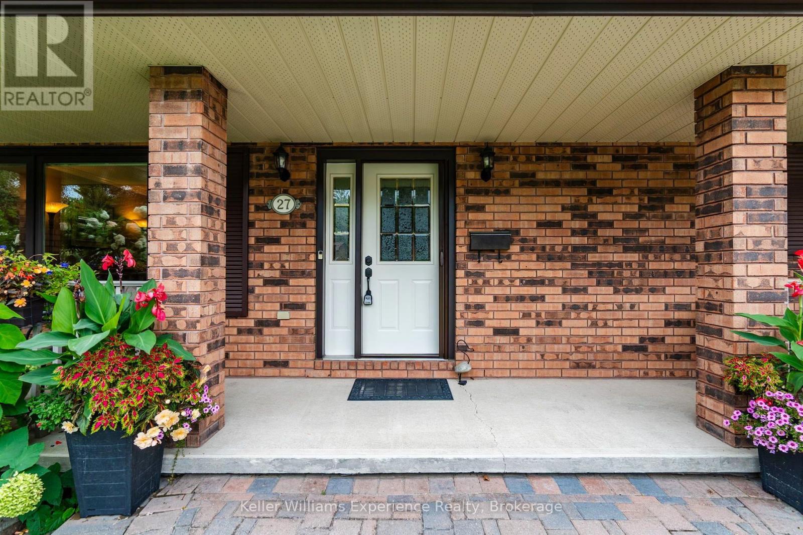 27 Rosewood Avenue, Springwater, Ontario  L0L 1X0 - Photo 6 - S13121912