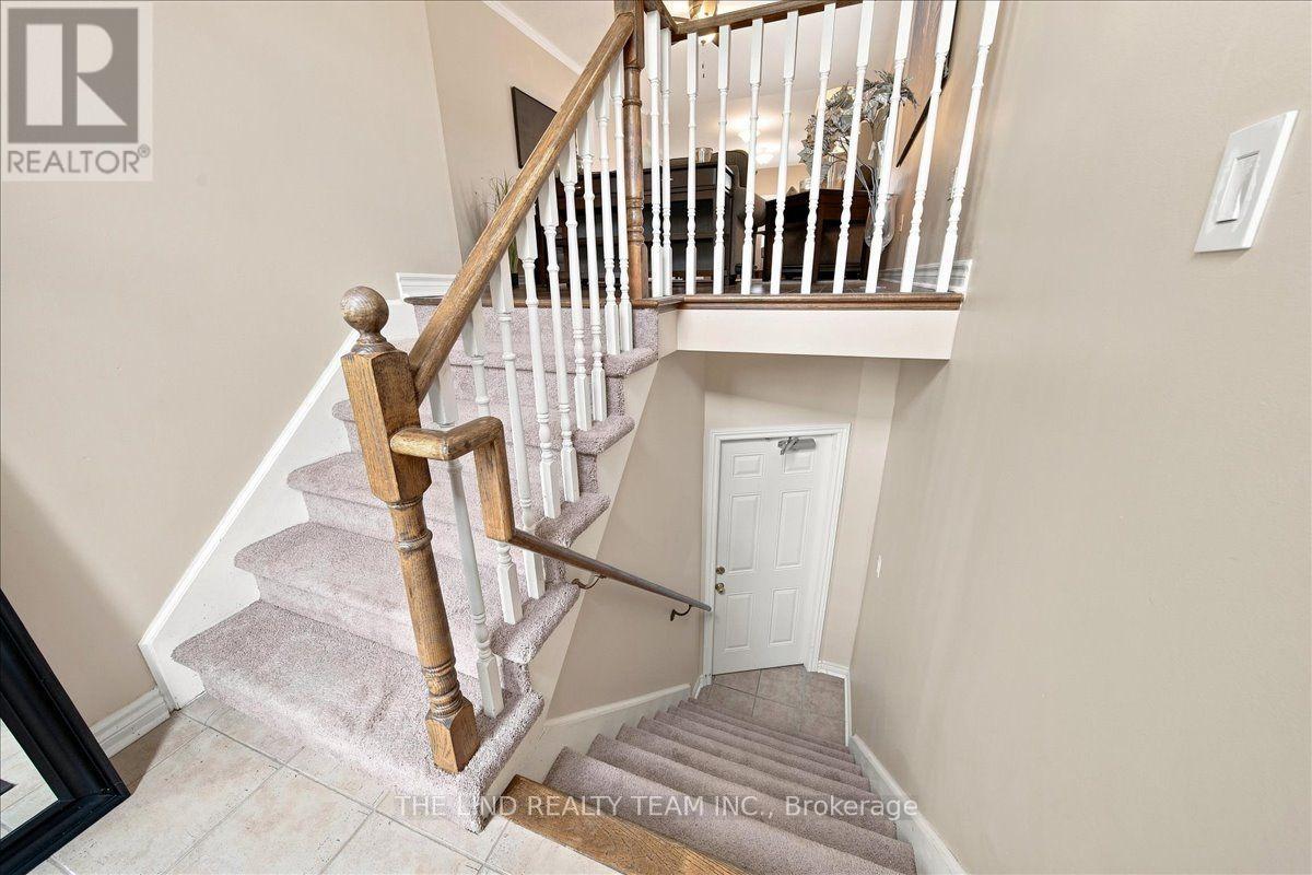 61 Mcintyre Drive, Barrie, Ontario  L4N 5C5 - Photo 10 - S13551422