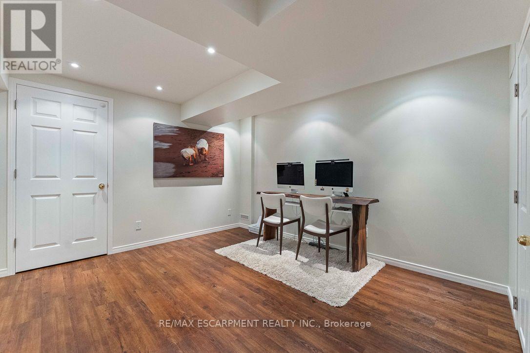253 Gatwick Drive, Oakville, Ontario  L6H 7K3 - Photo 34 - W13762134