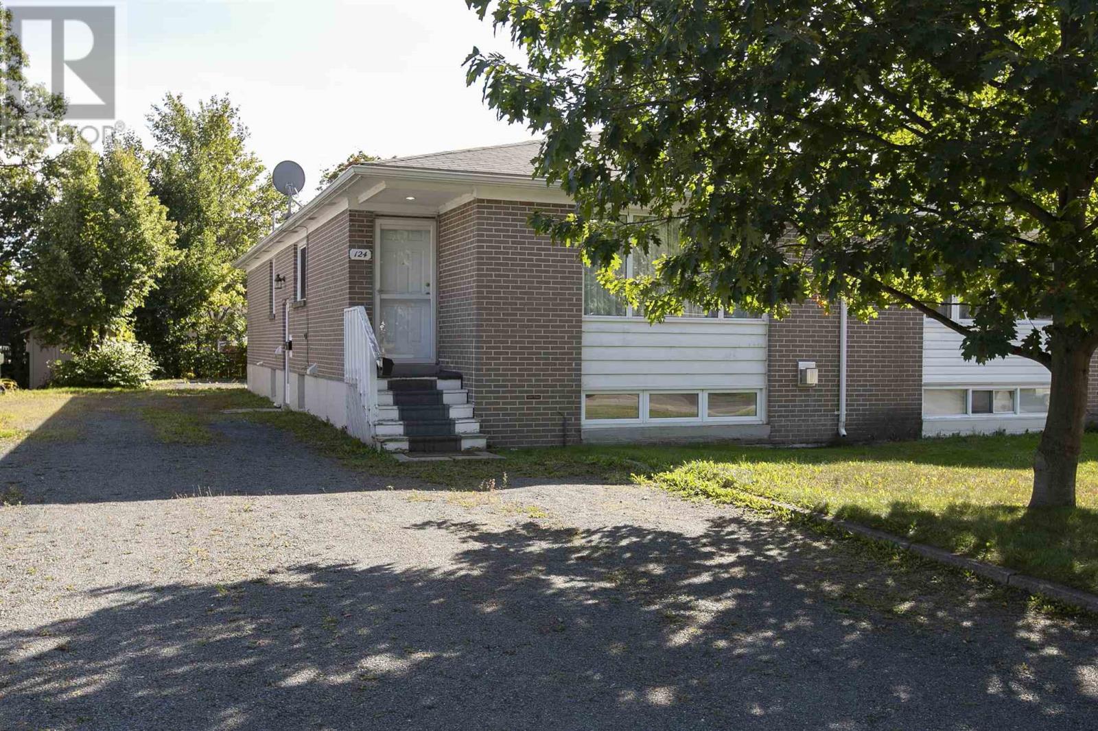 124 Princess Cres, Sault Ste. Marie, Ontario  P6B 3P5 - Photo 2 - SM262484