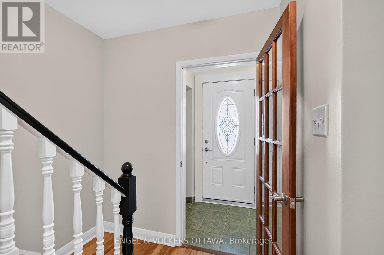 1520 Laperriere Avenue, Ottawa, Ontario  K1Z 7S9 - Photo 3 - X13765632