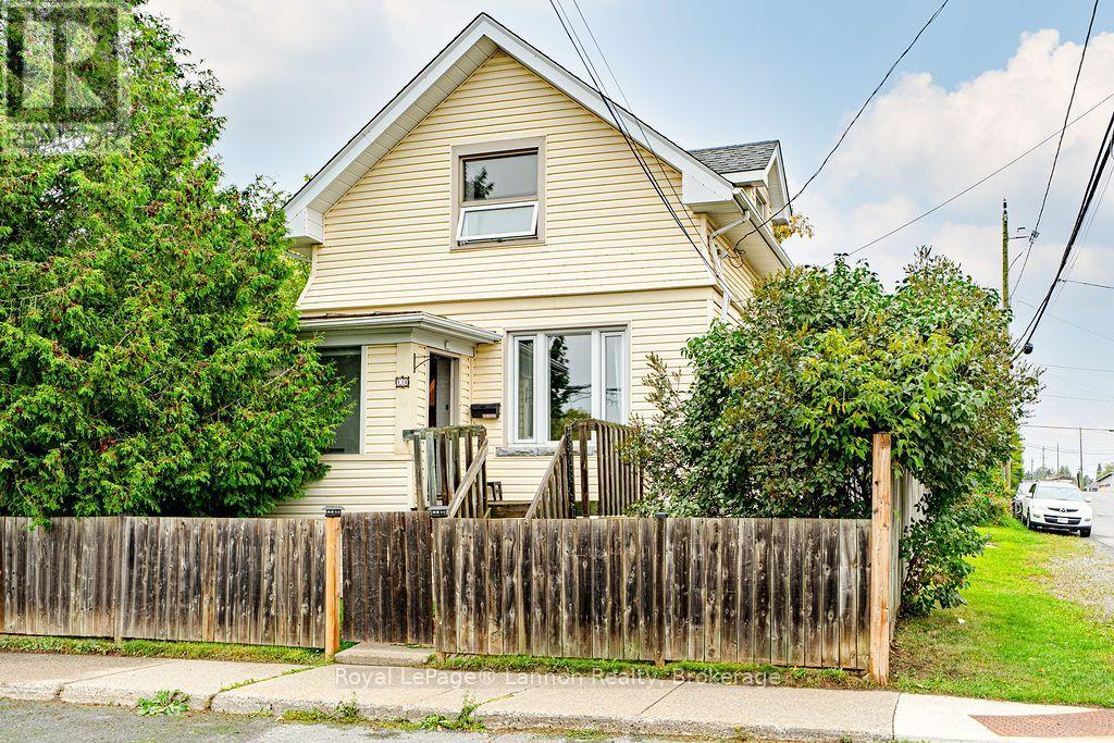 138 COLLEGE STREET, Thunder Bay, Ontario