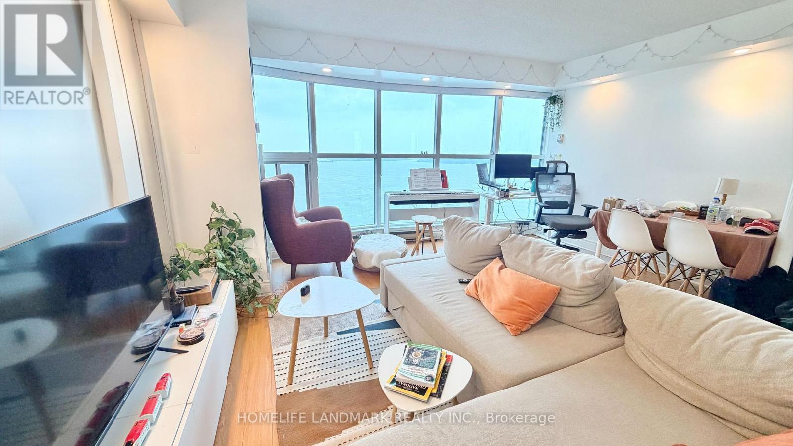 2405 - 99 Harbour Square, Toronto, Ontario M5J 2H2 - Photo 2 - C13765586