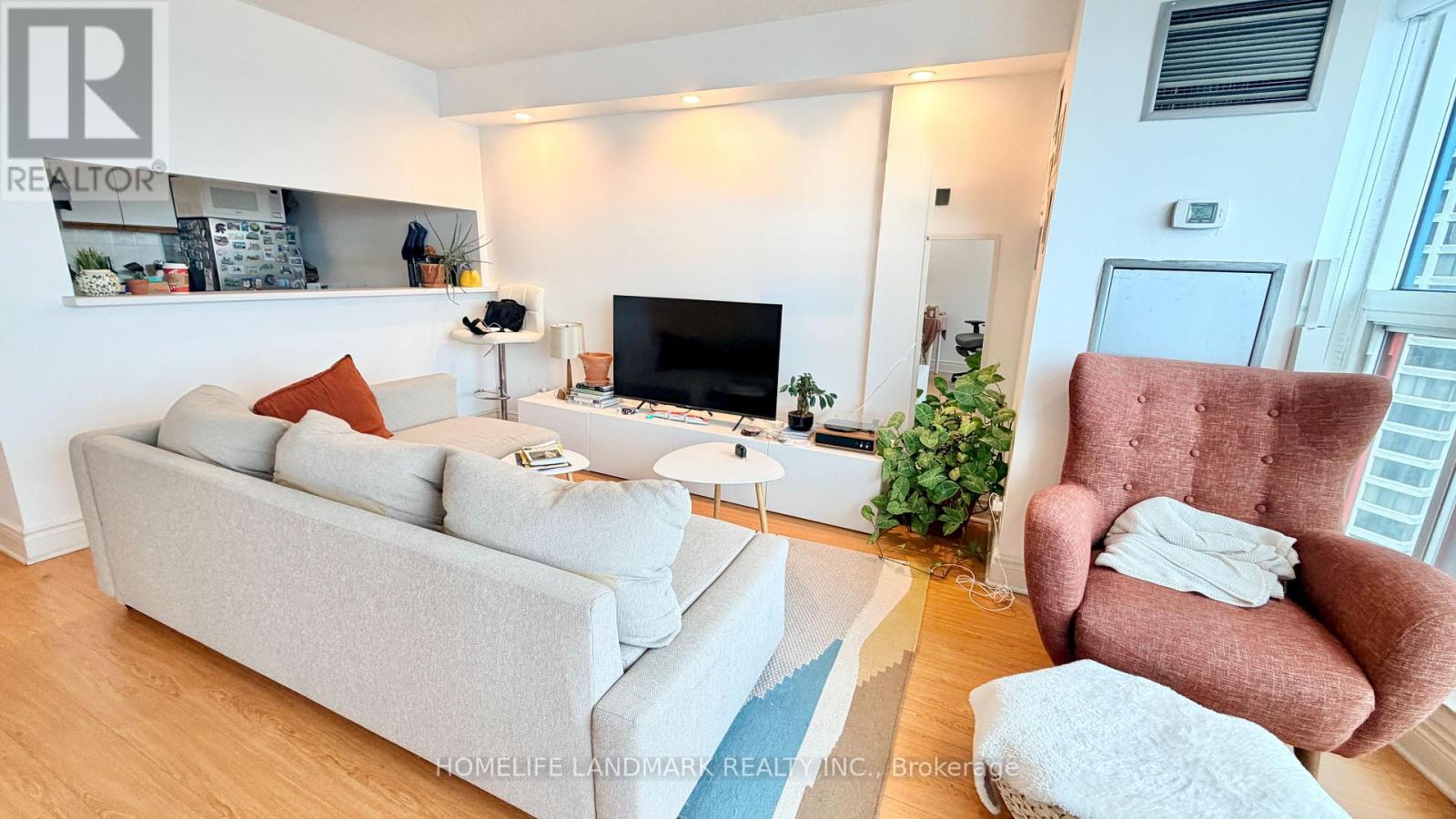 2405 - 99 Harbour Square, Toronto, Ontario M5J 2H2 - Photo 3 - C13765586