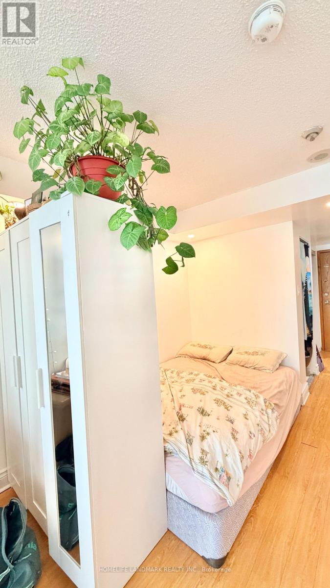 2405 - 99 Harbour Square, Toronto, Ontario M5J 2H2 - Photo 5 - C13765586