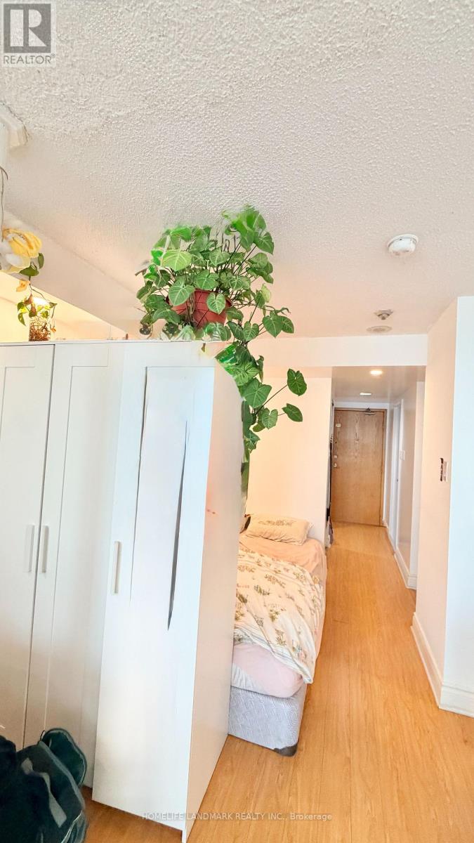 2405 - 99 Harbour Square, Toronto, Ontario M5J 2H2 - Photo 6 - C13765586