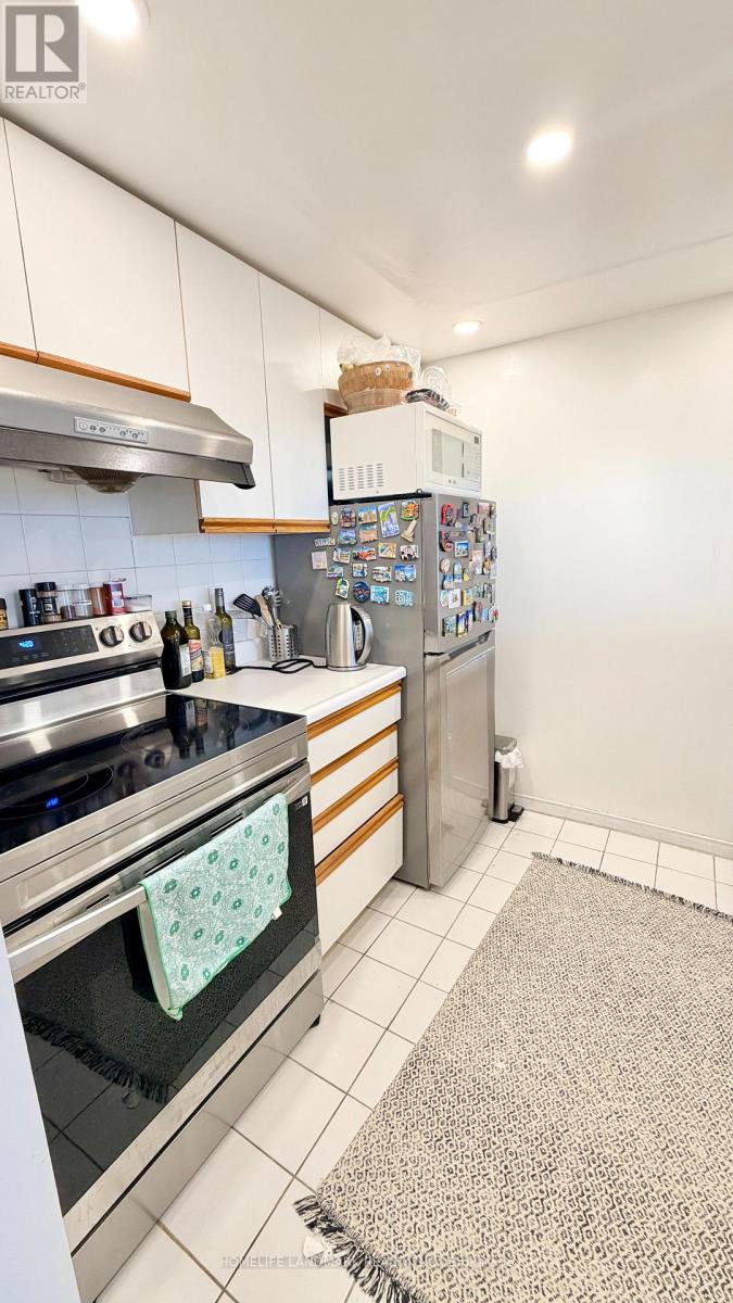 2405 - 99 Harbour Square, Toronto, Ontario M5J 2H2 - Photo 8 - C13765586