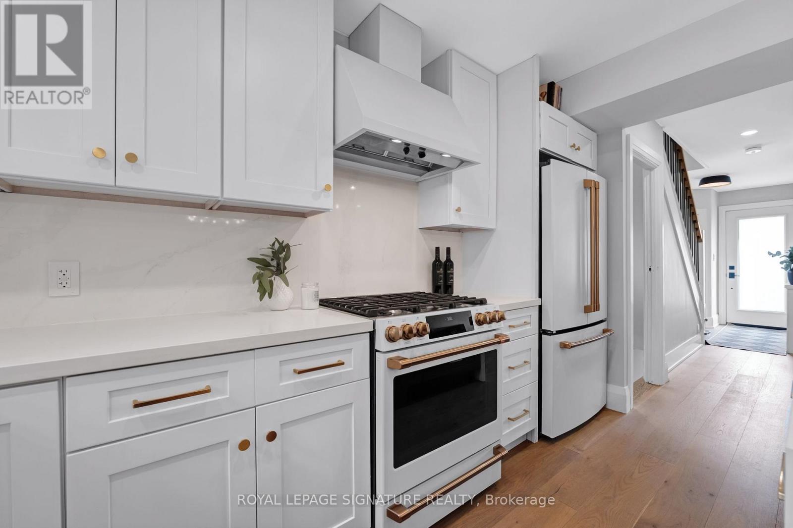 124 Donlea Drive, Toronto, Ontario  M4G 2M5 - Photo 10 - C13765594