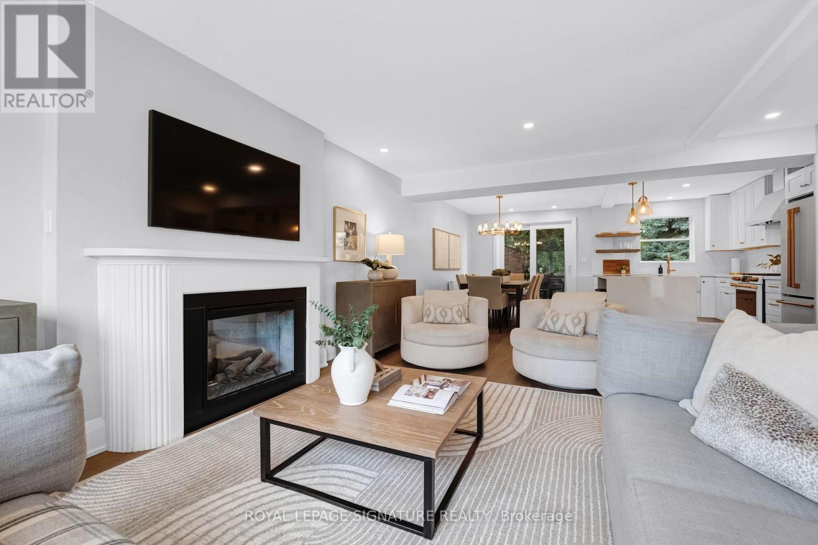 124 Donlea Drive, Toronto, Ontario  M4G 2M5 - Photo 6 - C13765594