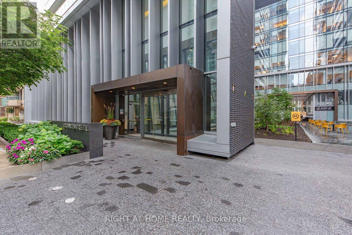 3408 - 42 Charles Street E, Toronto, Ontario  M4Y 0B7 - Photo 2 - C13765616