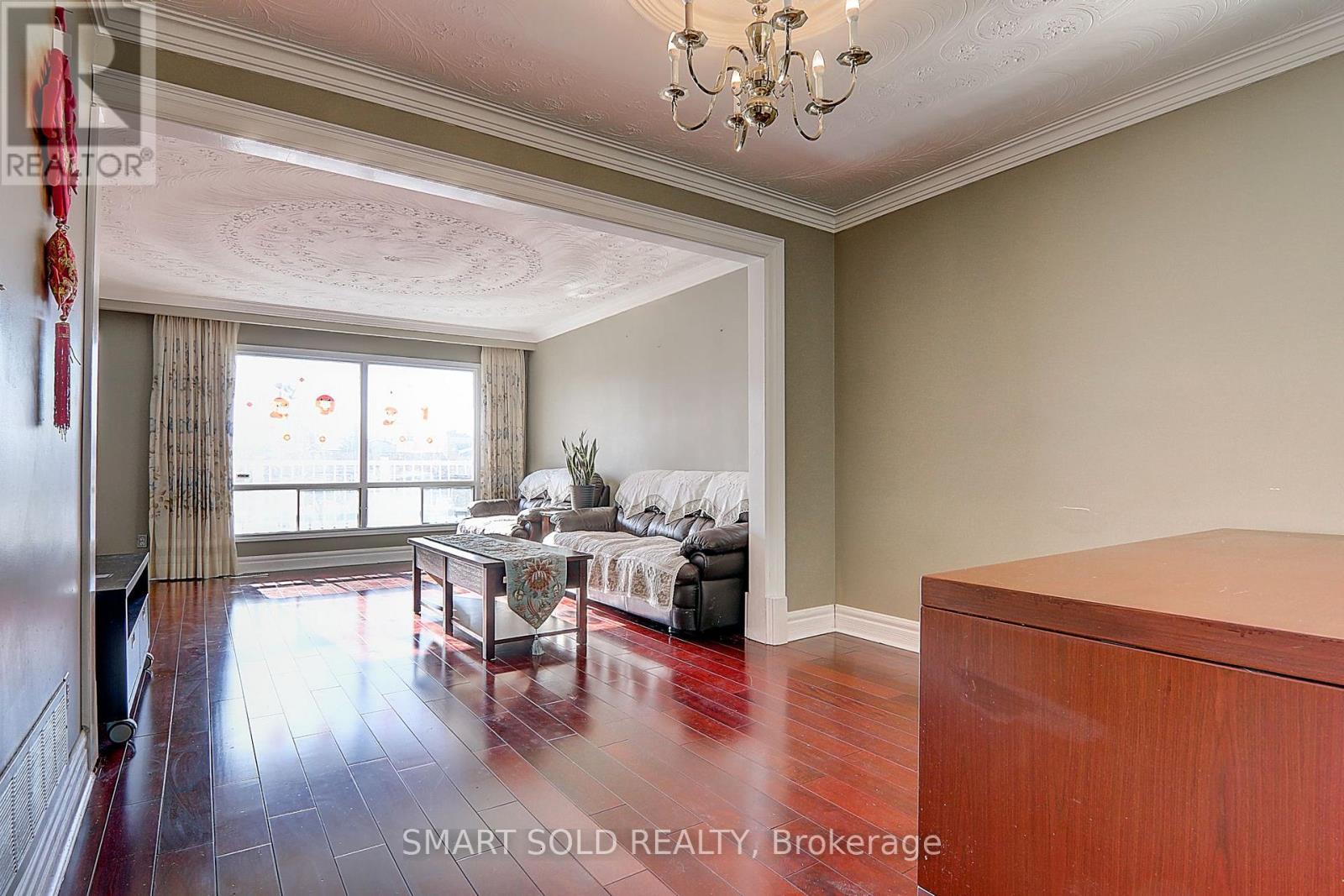 12 Glendinning Avenue, Toronto, Ontario  M1W 3G2 - Photo 9 - E13765512