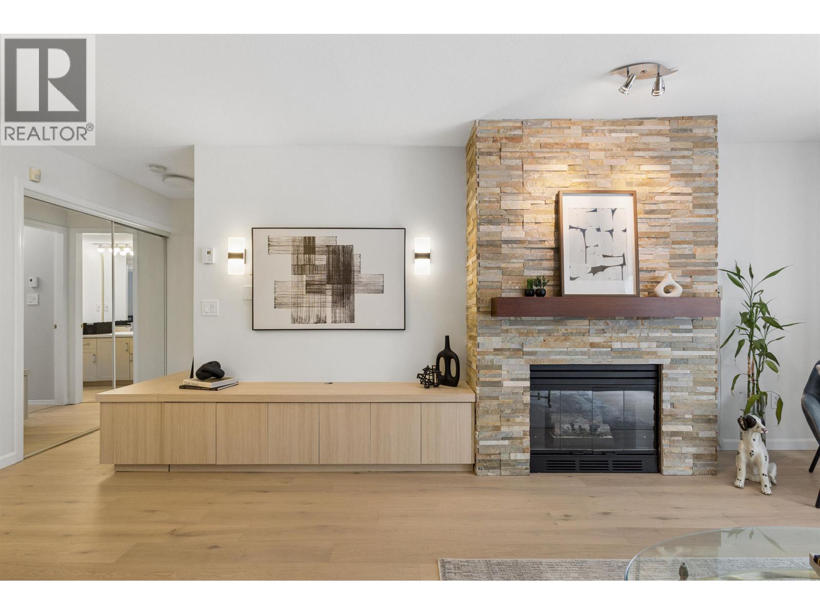 305 980 W 21st Street, Vancouver, British Columbia  V5Z 1Z1 - Photo 3 - R3163727