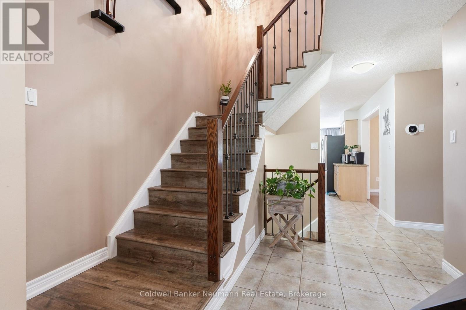 7 Henderson Drive, Guelph, Ontario N1E 0A1 - Photo 2 - X13765598