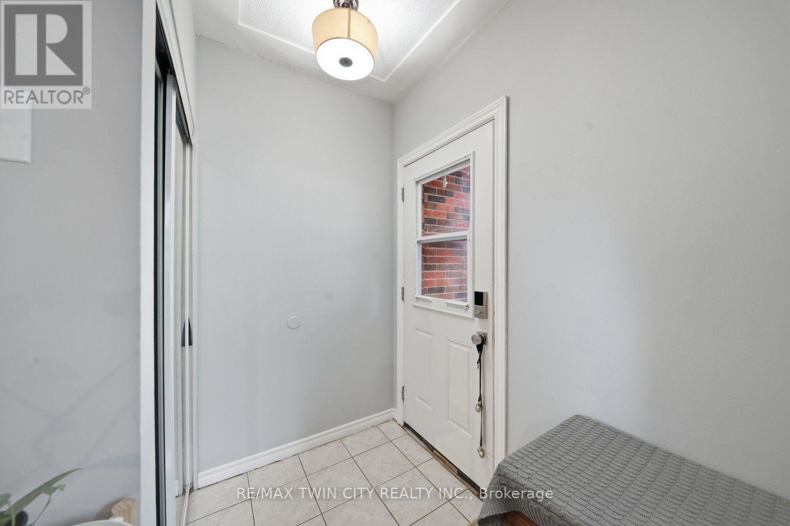 7- 63 Metcalife, Unit C Metcalfe Crescent, Vaughan, Ontario  N3R 2L7 - Photo 5 - N13765478