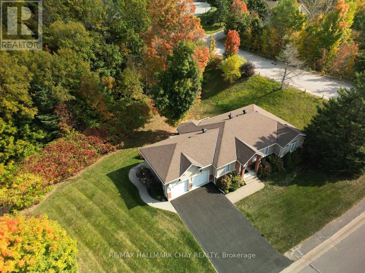 32 Valleycrest Drive, Oro-Medonte (Horseshoe Valley), Ontario  L0L 2L0 - Photo 2 - S13765630