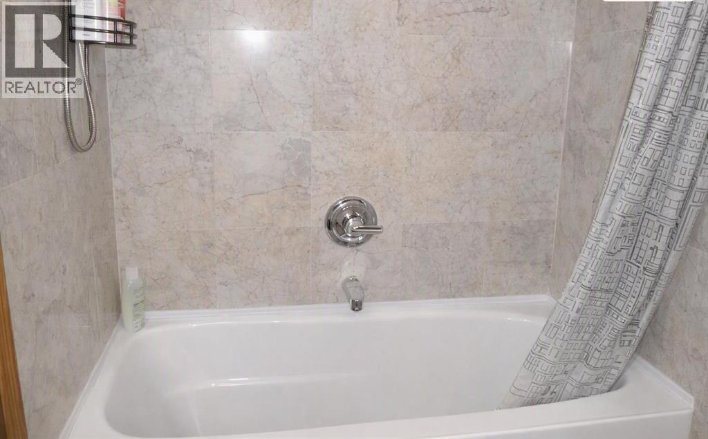 1121 Lakemount Boulevard S, Lethbridge, Alberta  T1K 3S4 - Photo 14 - A2341144