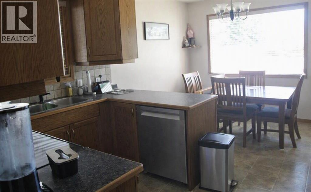 1121 Lakemount Boulevard S, Lethbridge, Alberta  T1K 3S4 - Photo 5 - A2341144