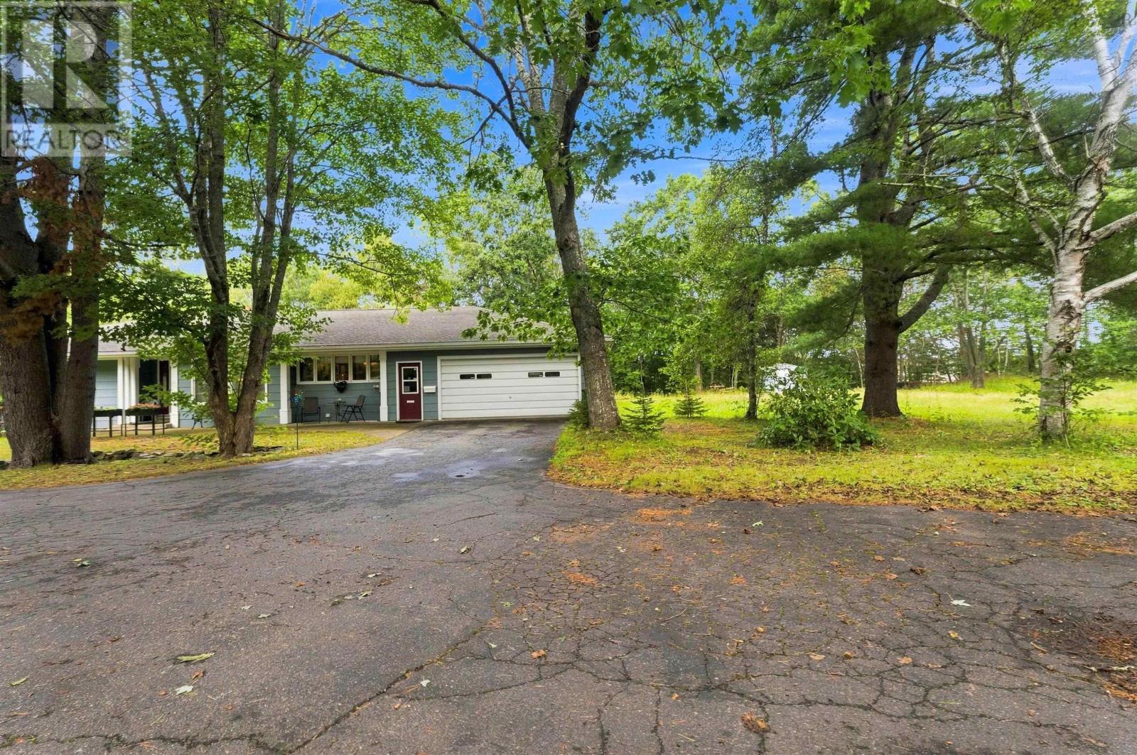 72 Maple Drive, New Minas, Nova Scotia  B4N 4C5 - Photo 2 - 202622868