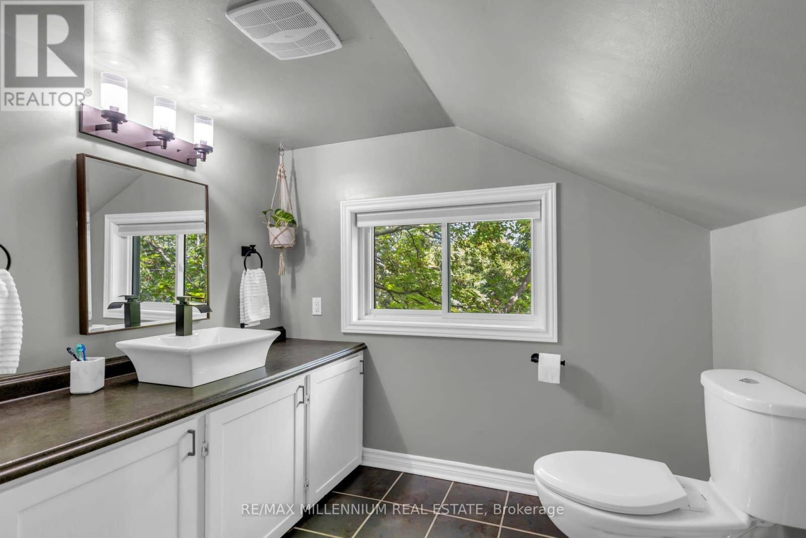 1537 Queen Street E, Caledon, Ontario  L7K 0C2 - Photo 20 - W13765474
