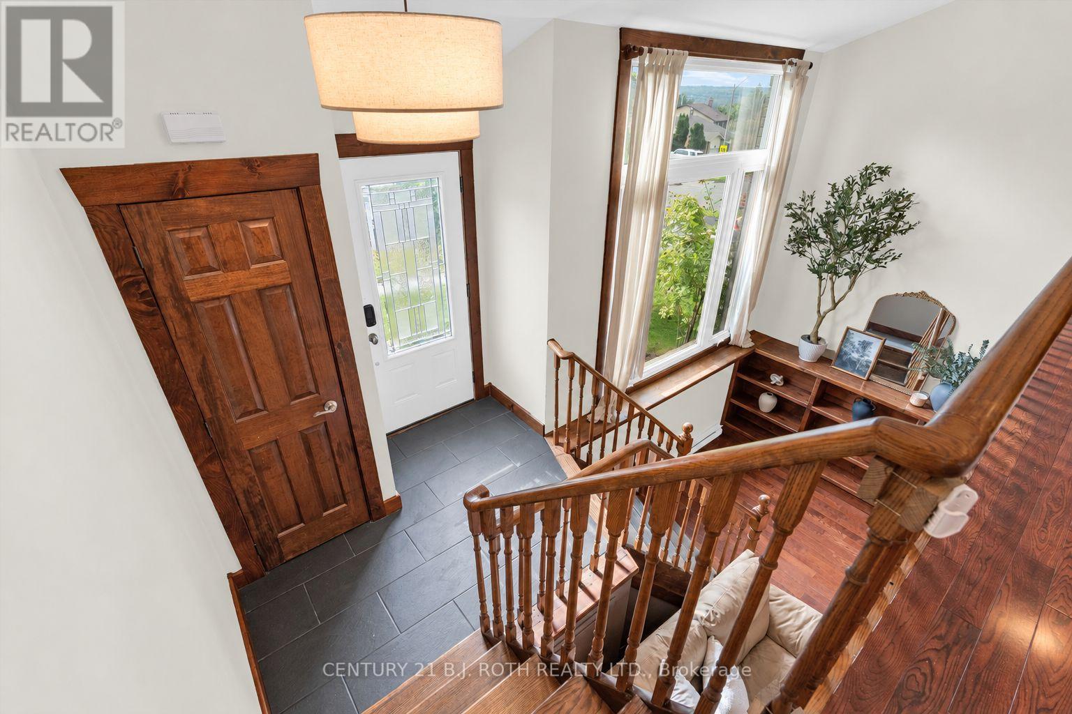 76 Fox Run, Barrie (Letitia Heights), Ontario  L4M 5A8 - Photo 4 - S13765254