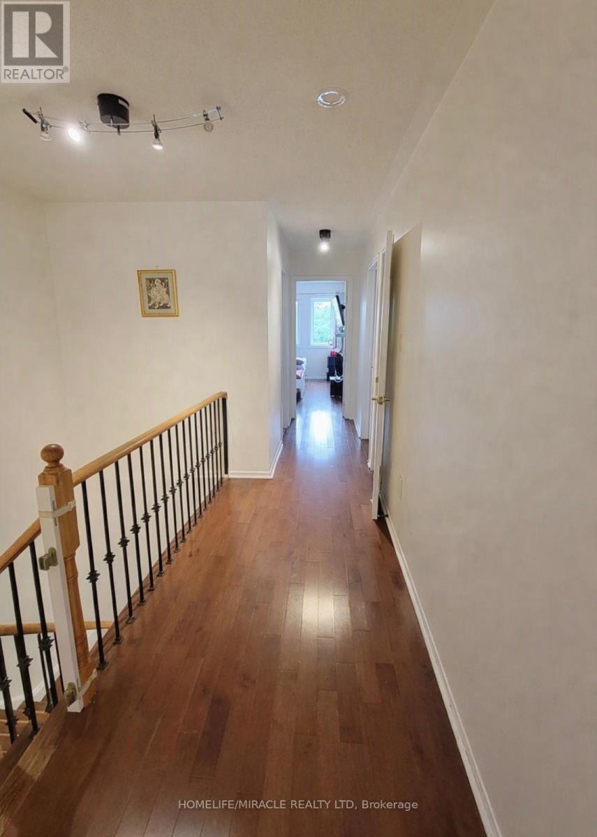 Upper - 6959 Tassel Crescent, Mississauga, Ontario  L5W 1G9 - Photo 11 - W13765490