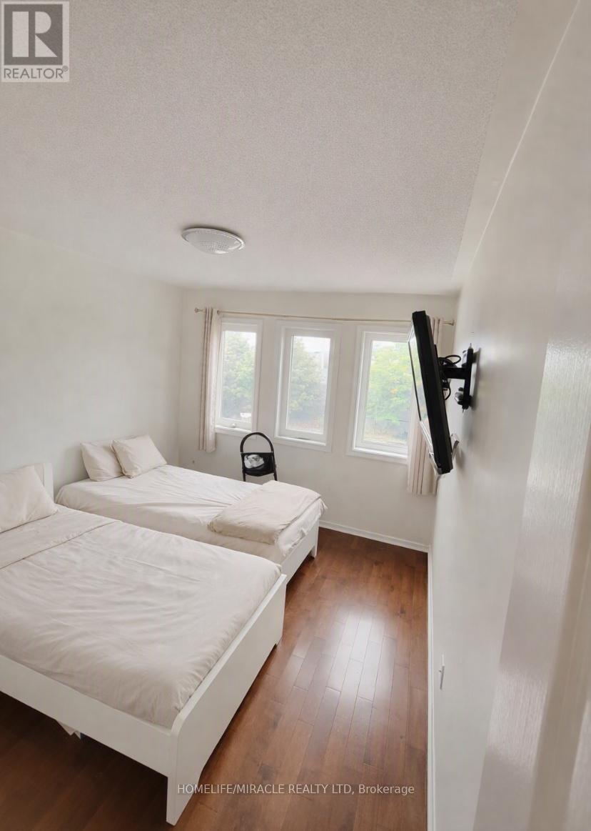 Upper - 6959 Tassel Crescent, Mississauga, Ontario  L5W 1G9 - Photo 15 - W13765490