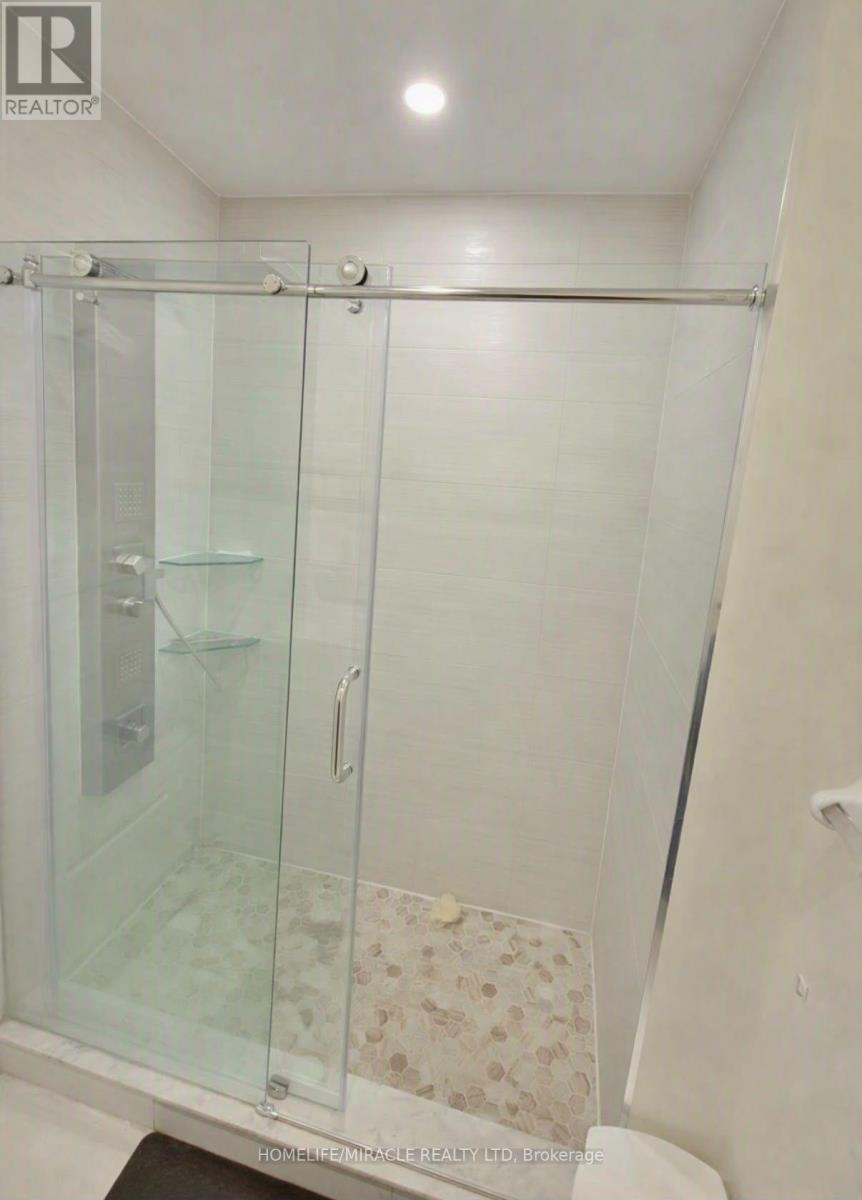 Upper - 6959 Tassel Crescent, Mississauga, Ontario  L5W 1G9 - Photo 16 - W13765490