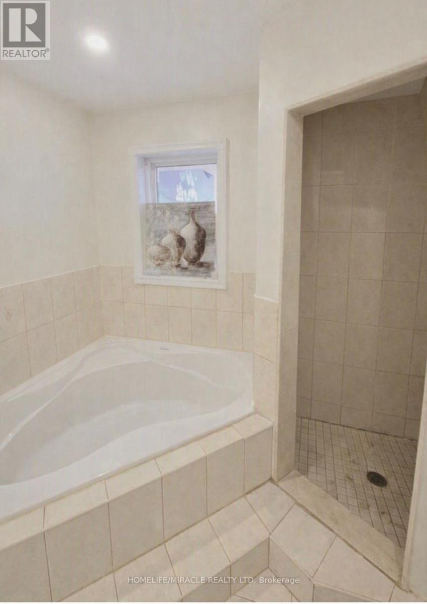 Upper - 6959 Tassel Crescent, Mississauga, Ontario  L5W 1G9 - Photo 18 - W13765490