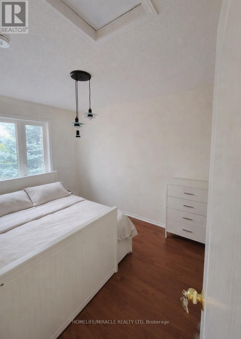 Upper - 6959 Tassel Crescent, Mississauga, Ontario  L5W 1G9 - Photo 19 - W13765490
