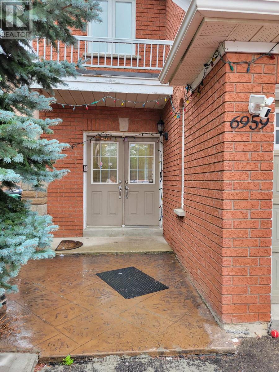 Upper - 6959 Tassel Crescent, Mississauga, Ontario  L5W 1G9 - Photo 2 - W13765490