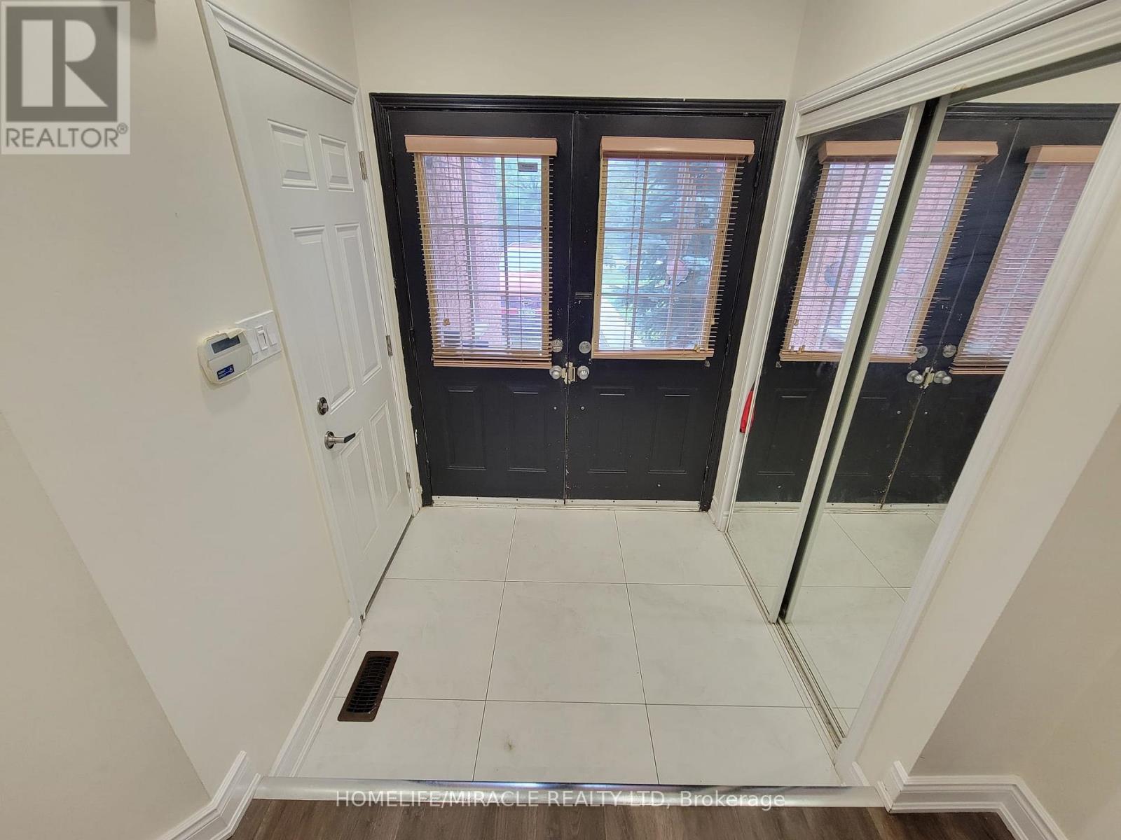 Upper - 6959 Tassel Crescent, Mississauga, Ontario  L5W 1G9 - Photo 3 - W13765490