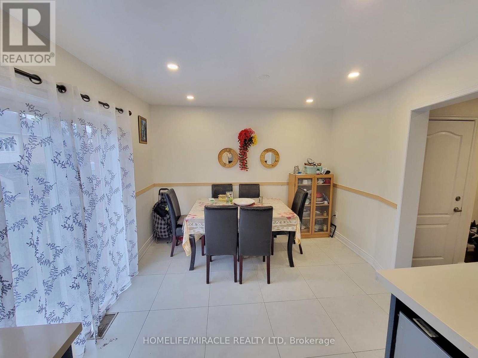 Upper - 6959 Tassel Crescent, Mississauga, Ontario  L5W 1G9 - Photo 8 - W13765490