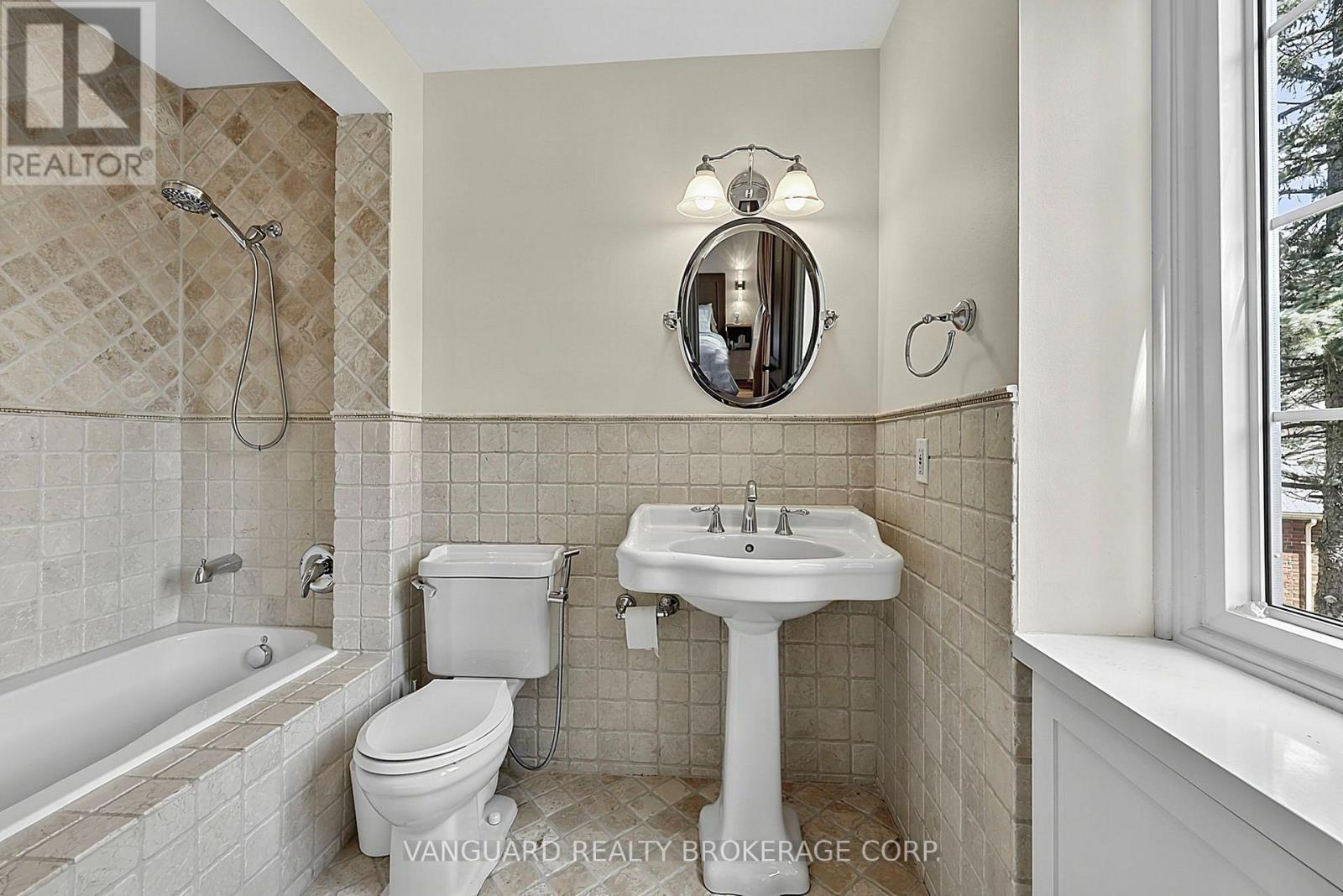 336 Dingle Court, Caledon, Ontario  L7E 4T1 - Photo 13 - W13765494