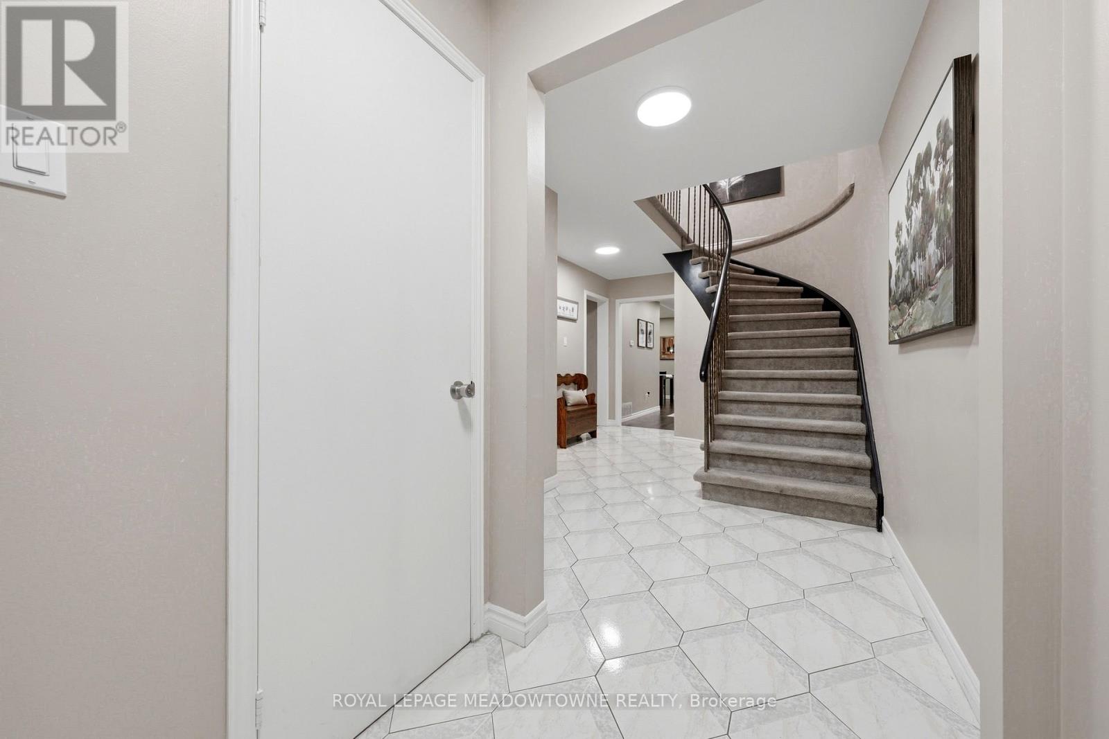 3089 Plum Tree Crescent, Mississauga, Ontario  L5N 4X2 - Photo 6 - W13765520