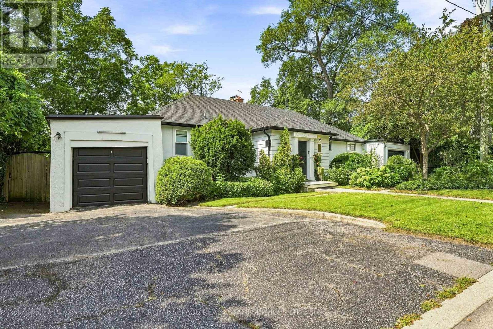 372 TRAFALGAR ROAD, Oakville, Ontario
