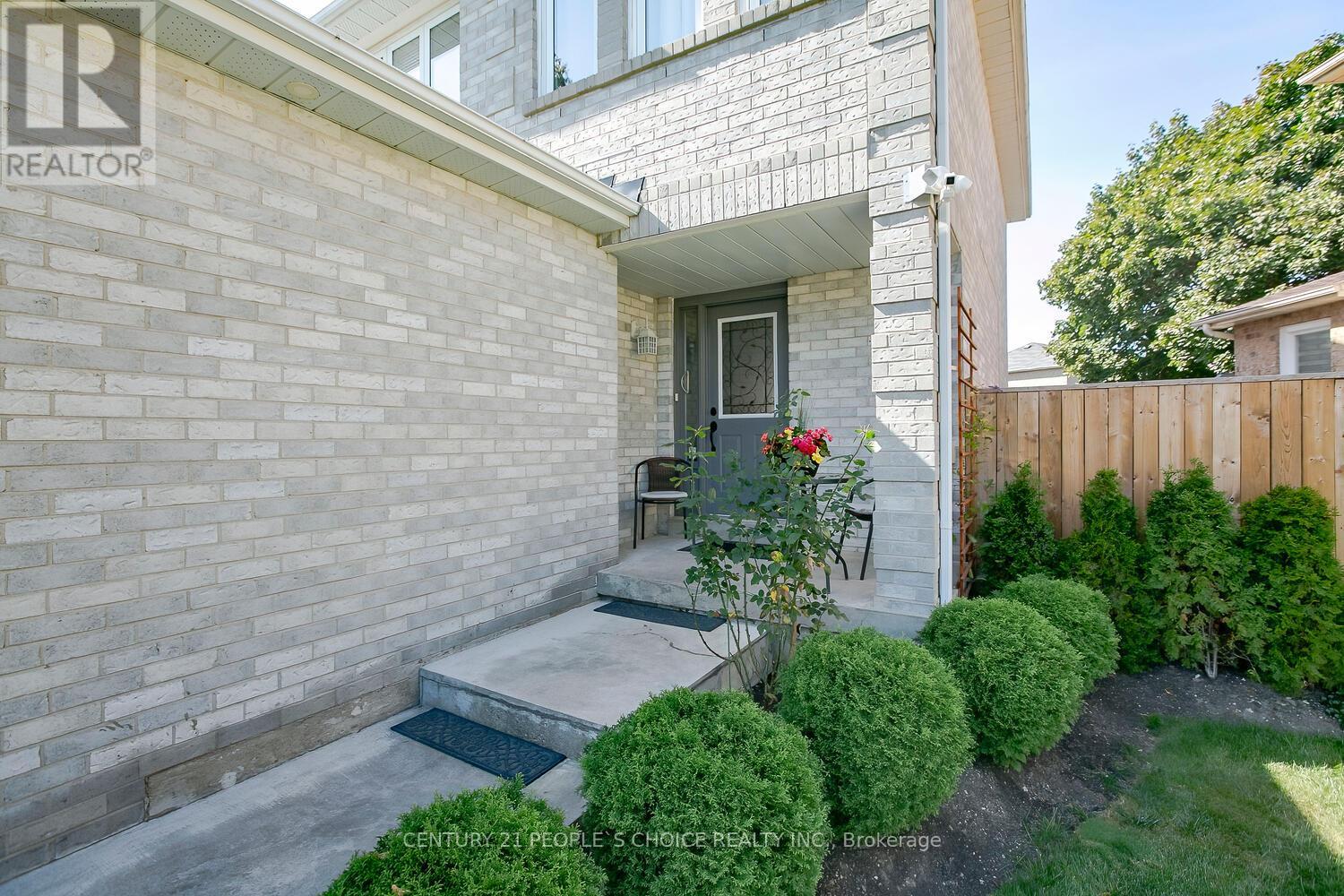 18 Hood Crescent, Brampton, Ontario  L6Y 4S6 - Photo 3 - W13765612