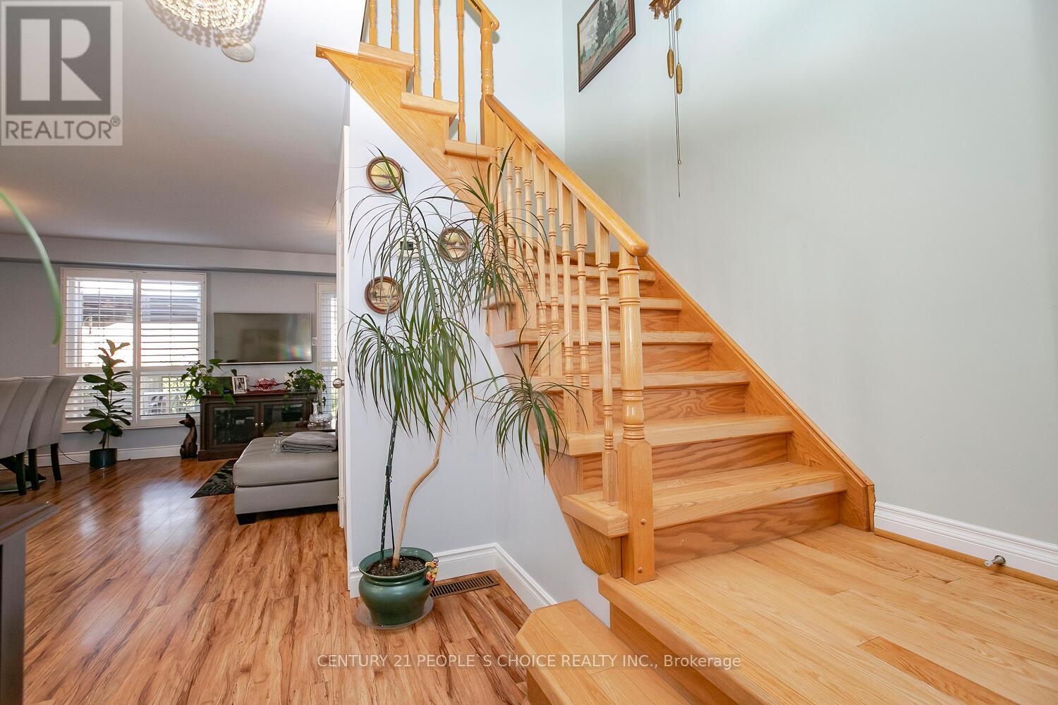 18 Hood Crescent, Brampton, Ontario  L6Y 4S6 - Photo 4 - W13765612