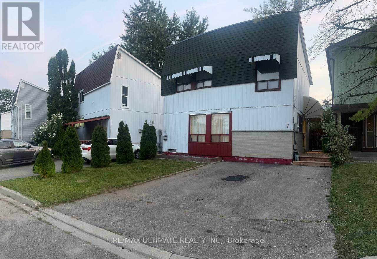 7 GRAND RIVER COURT, Brampton, Ontario