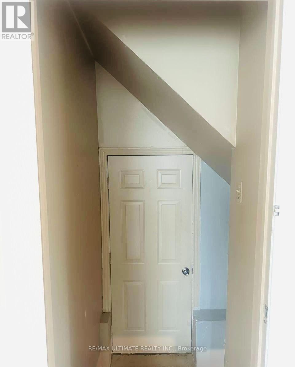 7 Grand River Court, Brampton, Ontario L6S 2J8 - Photo 12 - W13765620