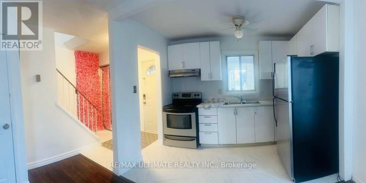 7 Grand River Court, Brampton, Ontario L6S 2J8 - Photo 3 - W13765620