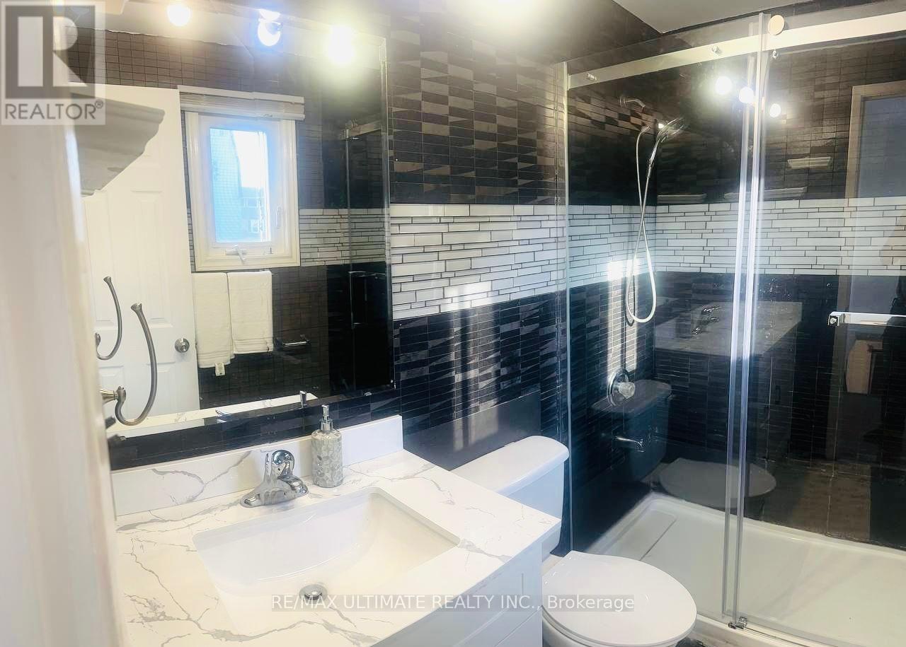 7 Grand River Court, Brampton, Ontario L6S 2J8 - Photo 7 - W13765620