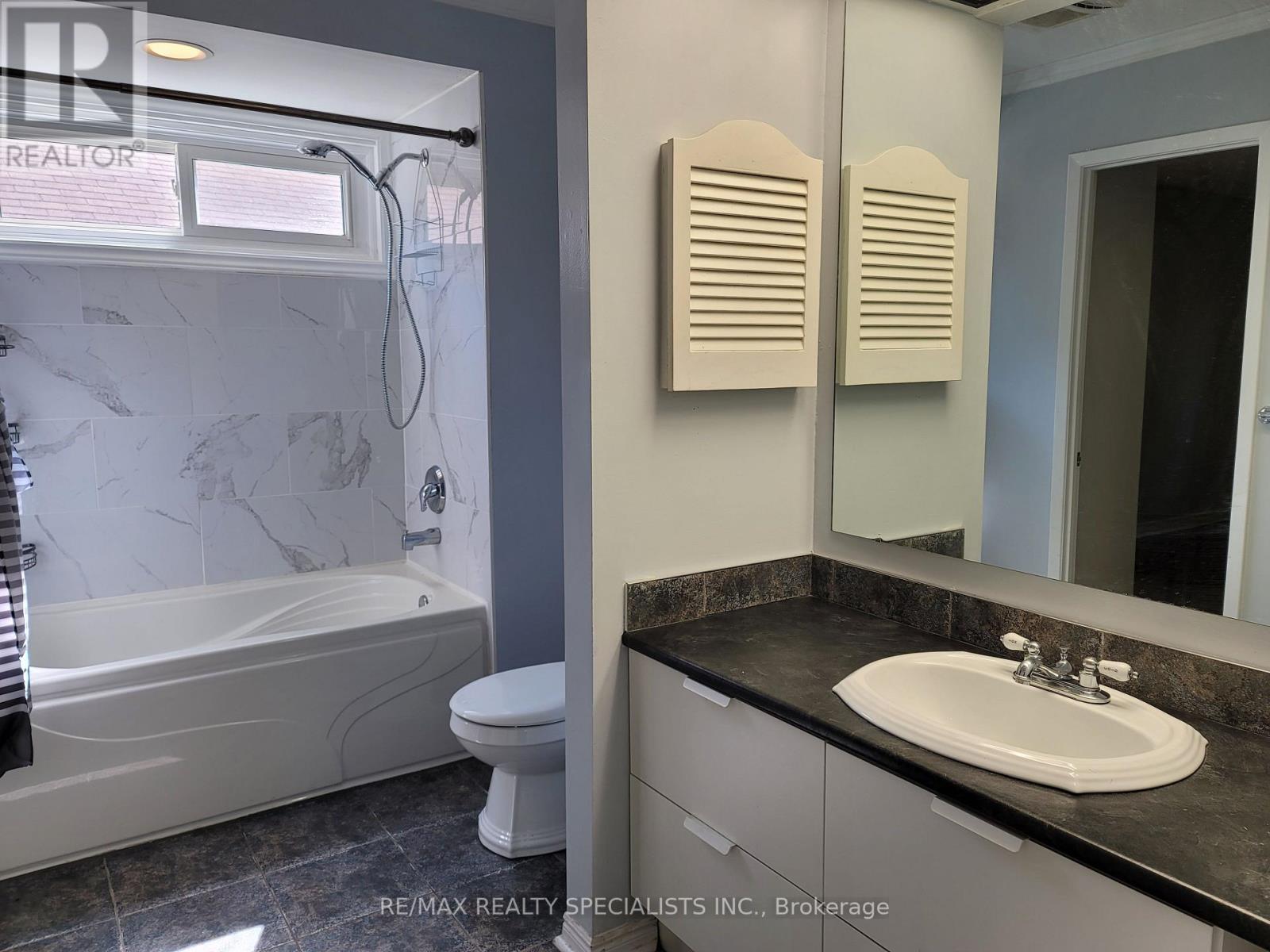 6795 Shelter Bay Road, Mississauga, Ontario  L5N 1T7 - Photo 18 - W13765642