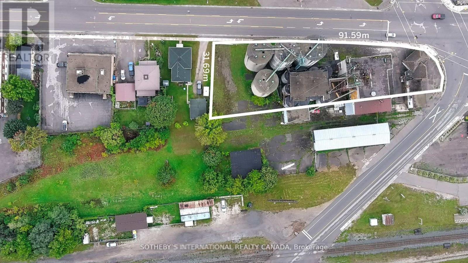 62 Albert Street, Strathroy-Caradoc, Ontario N7G 1V5 - Photo 2 - X13765484