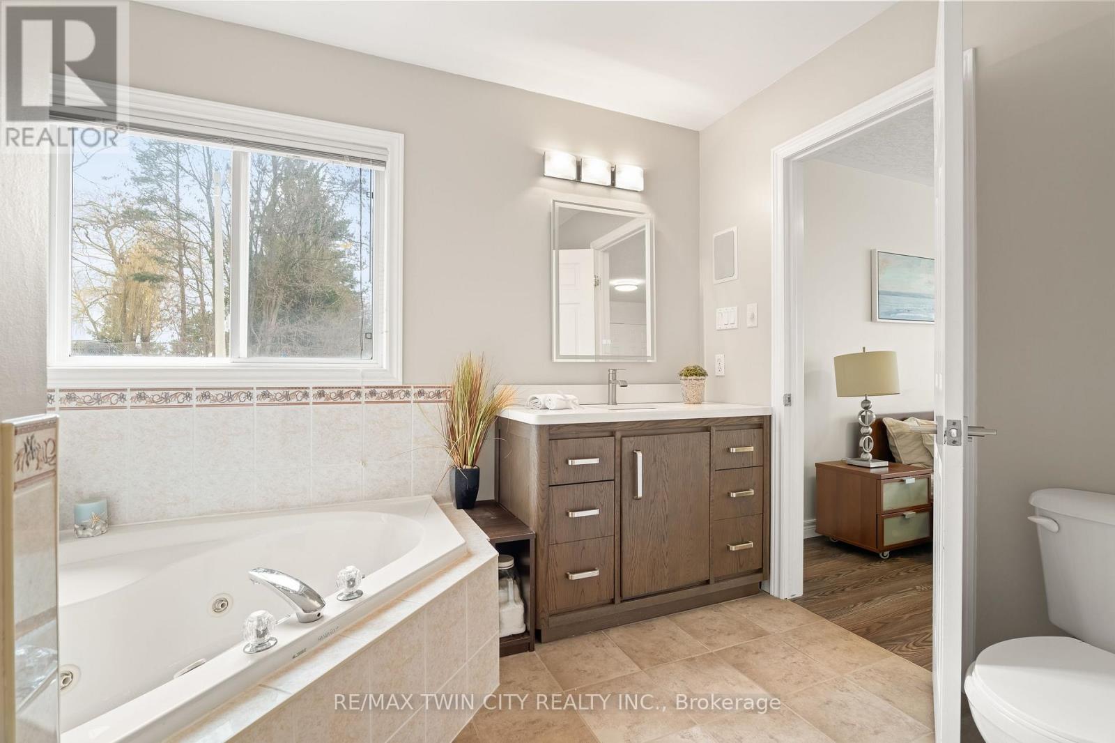 534 Birchleaf Walk, Waterloo, Ontario N2T 2W5 - Photo 30 - X13765554