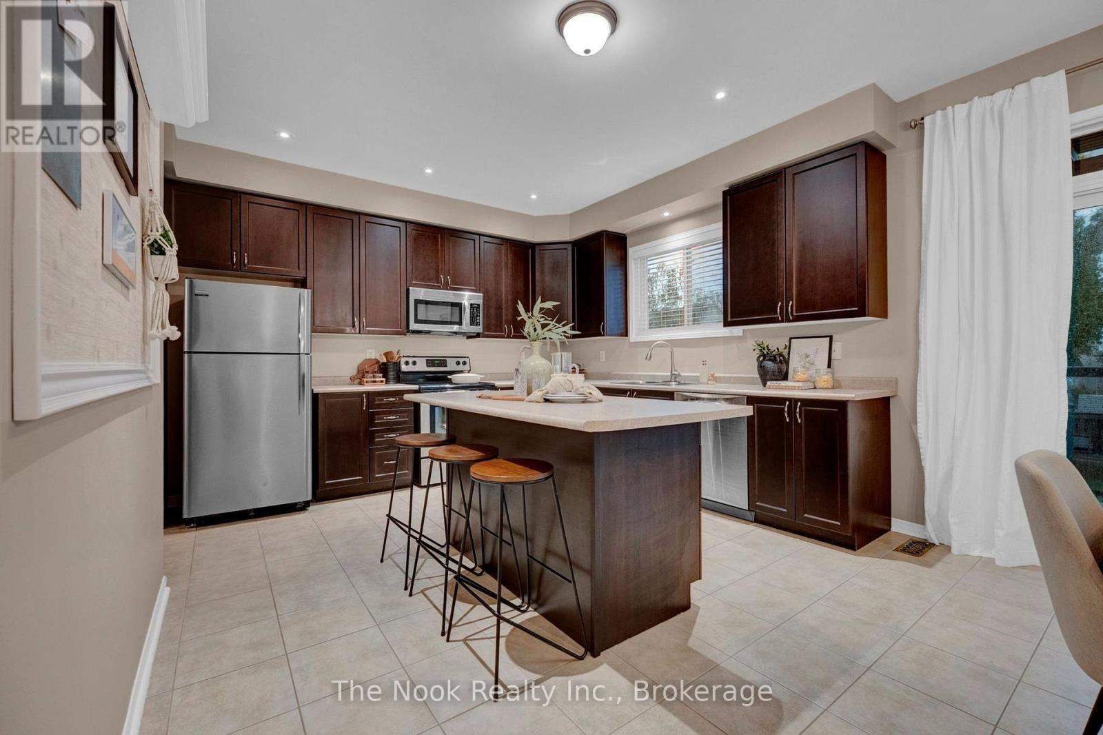 81 Colville Avenue S, Clarington, Ontario  L1C 0H8 - Photo 7 - E13755224