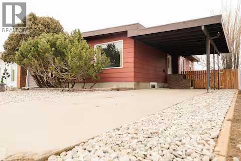 1033 Elliot Road S, Lethbridge, Alberta  T1K 3V2 - Photo 1 - A2329929
