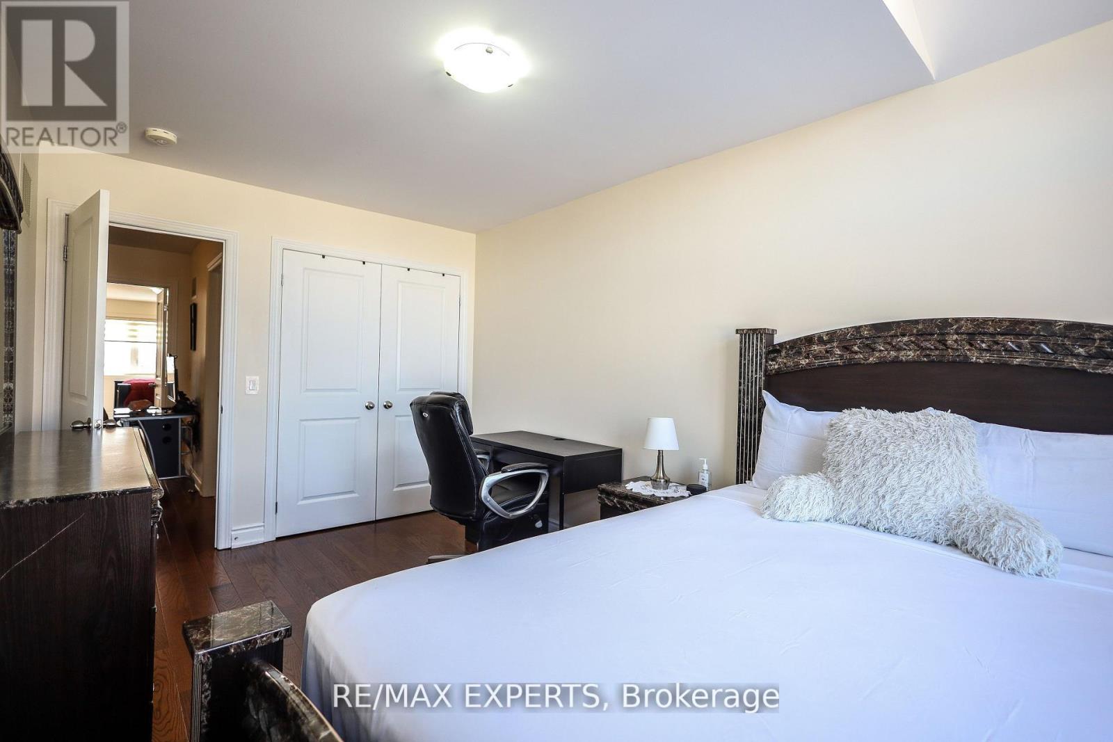 27 Hogan Manor Drive, Brampton, Ontario  L7A 4V3 - Photo 11 - W13753930
