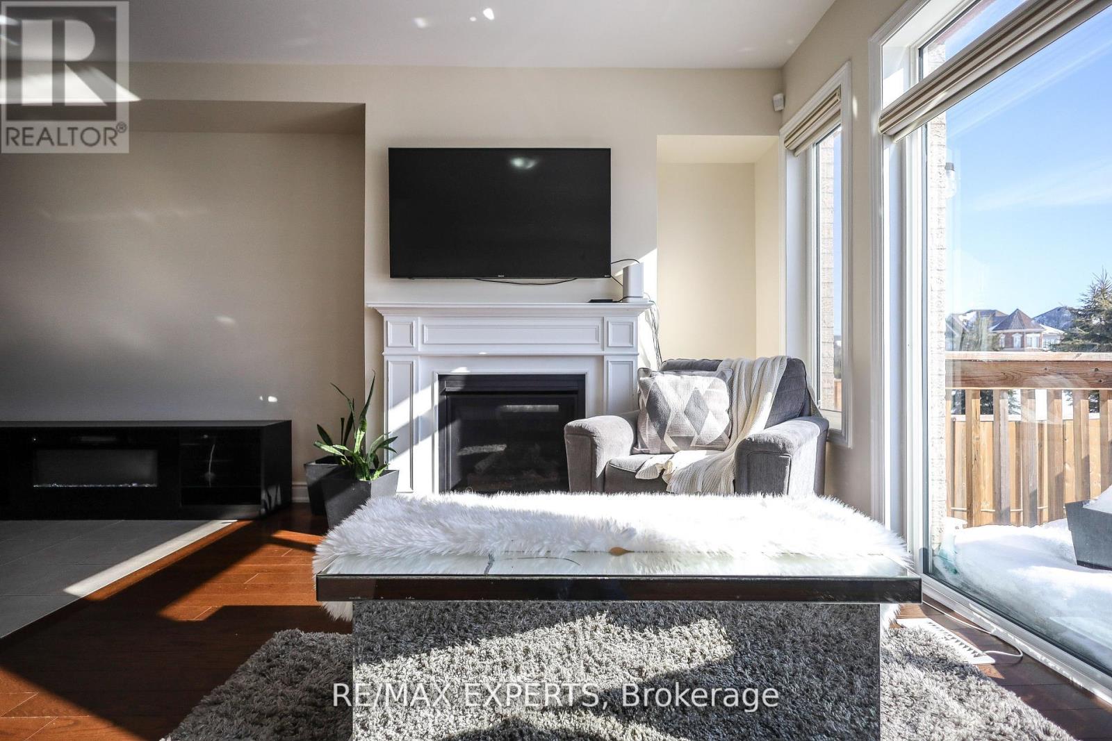 27 Hogan Manor Drive, Brampton, Ontario  L7A 4V3 - Photo 8 - W13753930