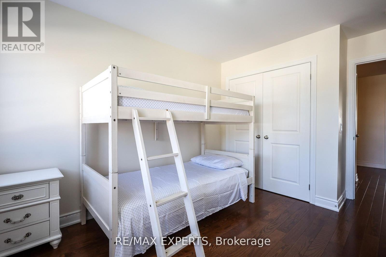 27 Hogan Manor Drive, Brampton, Ontario  L7A 4V3 - Photo 9 - W13753930